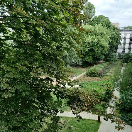 Nalewki5 ホテル *